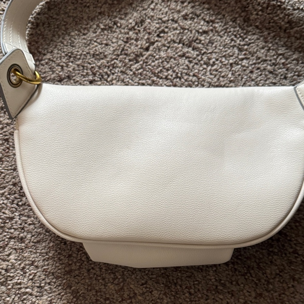 Elegant Cream Crossbody Bag with Gold Details - Picture 5 of 10